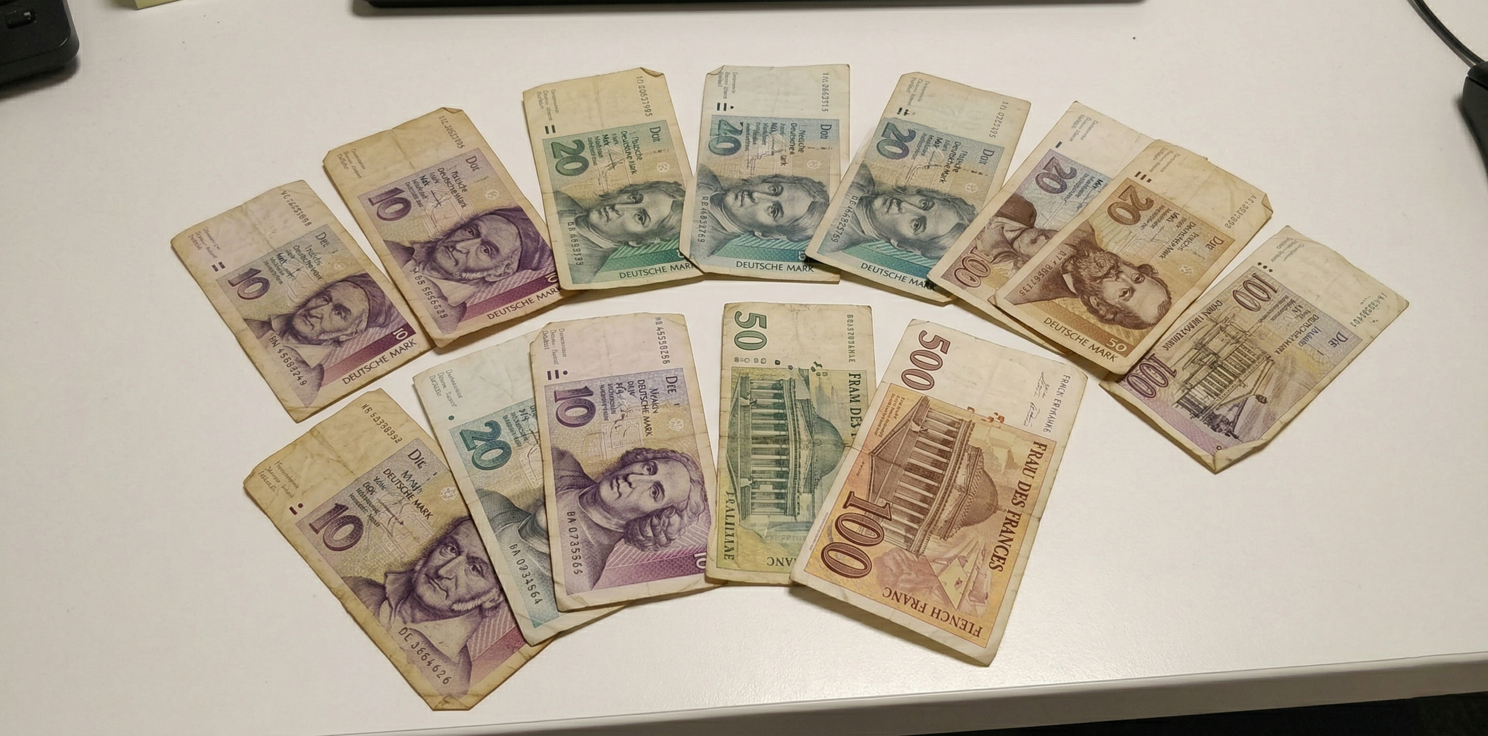 旧ドイツマルクと旧フランスフラン紙幣12枚の買取事例の写真